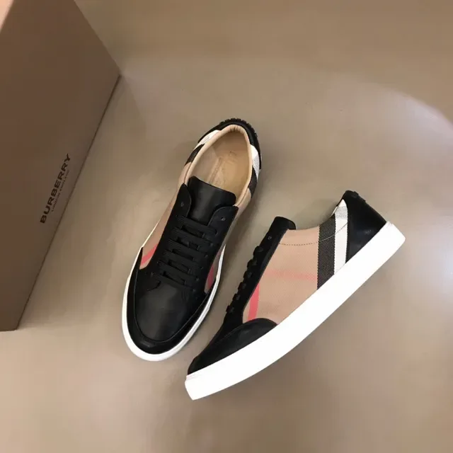 Burberry Chaussures Lifestyle Sneakers Noir et Beige Low-Top Cuir et Carreaux 8