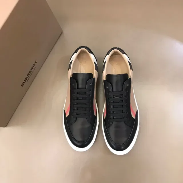 Burberry Chaussures Lifestyle Sneakers Noir et Beige Low-Top Cuir et Carreaux 9