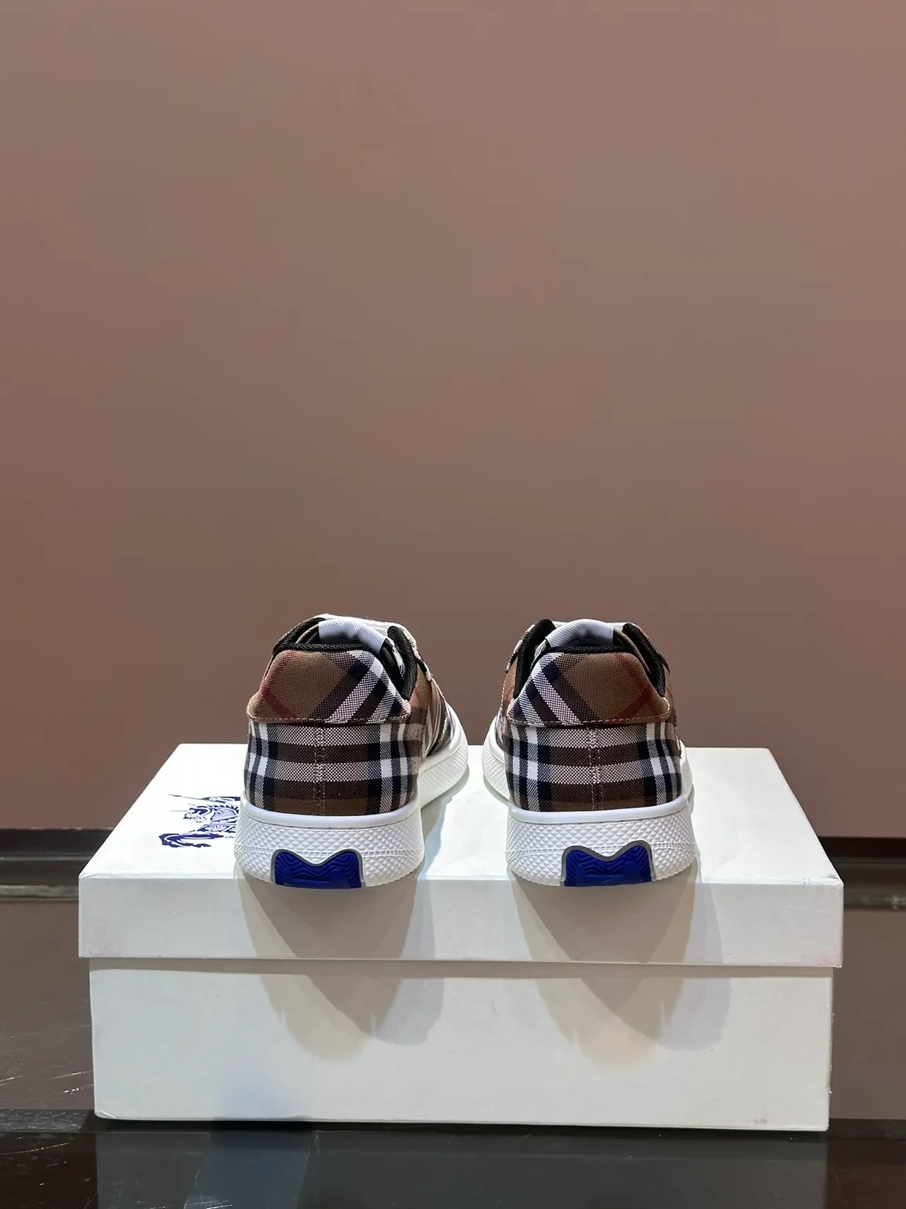 Burberry Chaussures Lifestyle Marron Blanc Motif à Carreaux Partie Supérieure Silhouette à Lacets Bas 4