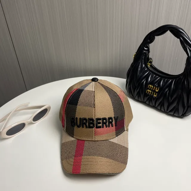 Burberry Check Pattern Embroidered Logo Baseball Cap 3