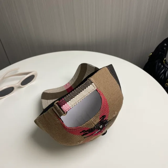 Burberry Check Pattern Embroidered Logo Baseball Cap 8
