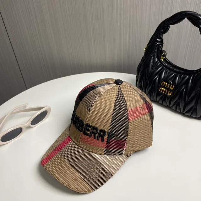 Burberry Check Pattern Embroidered Logo Baseball Cap 9
