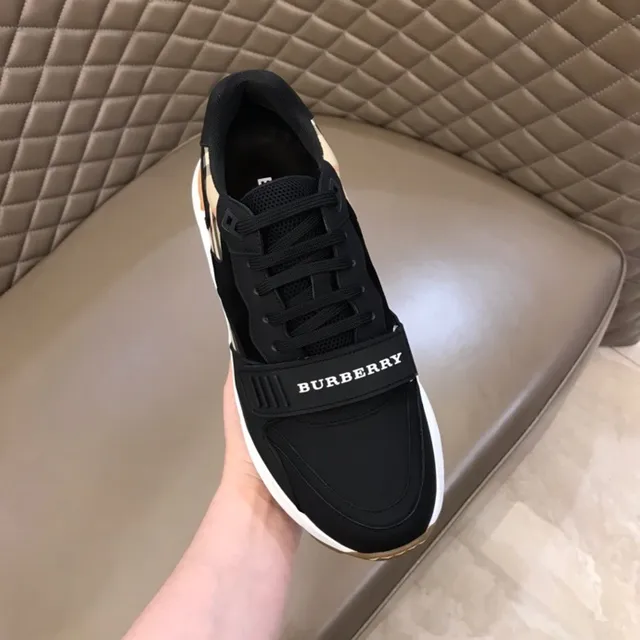 Burberry Knight baskets chunky noires et à carreaux 4