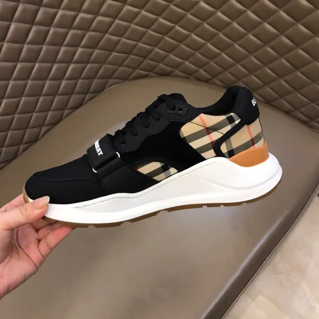 Burberry Knight baskets chunky noires et à carreaux 5