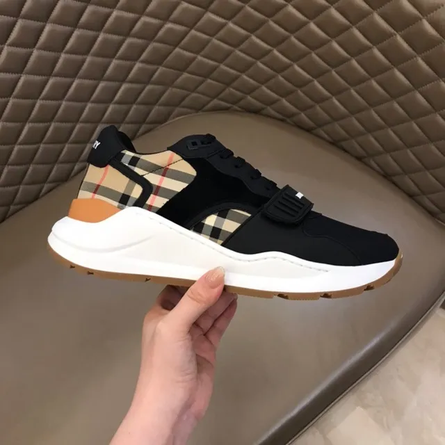 Burberry Knight baskets chunky noires et à carreaux 9
