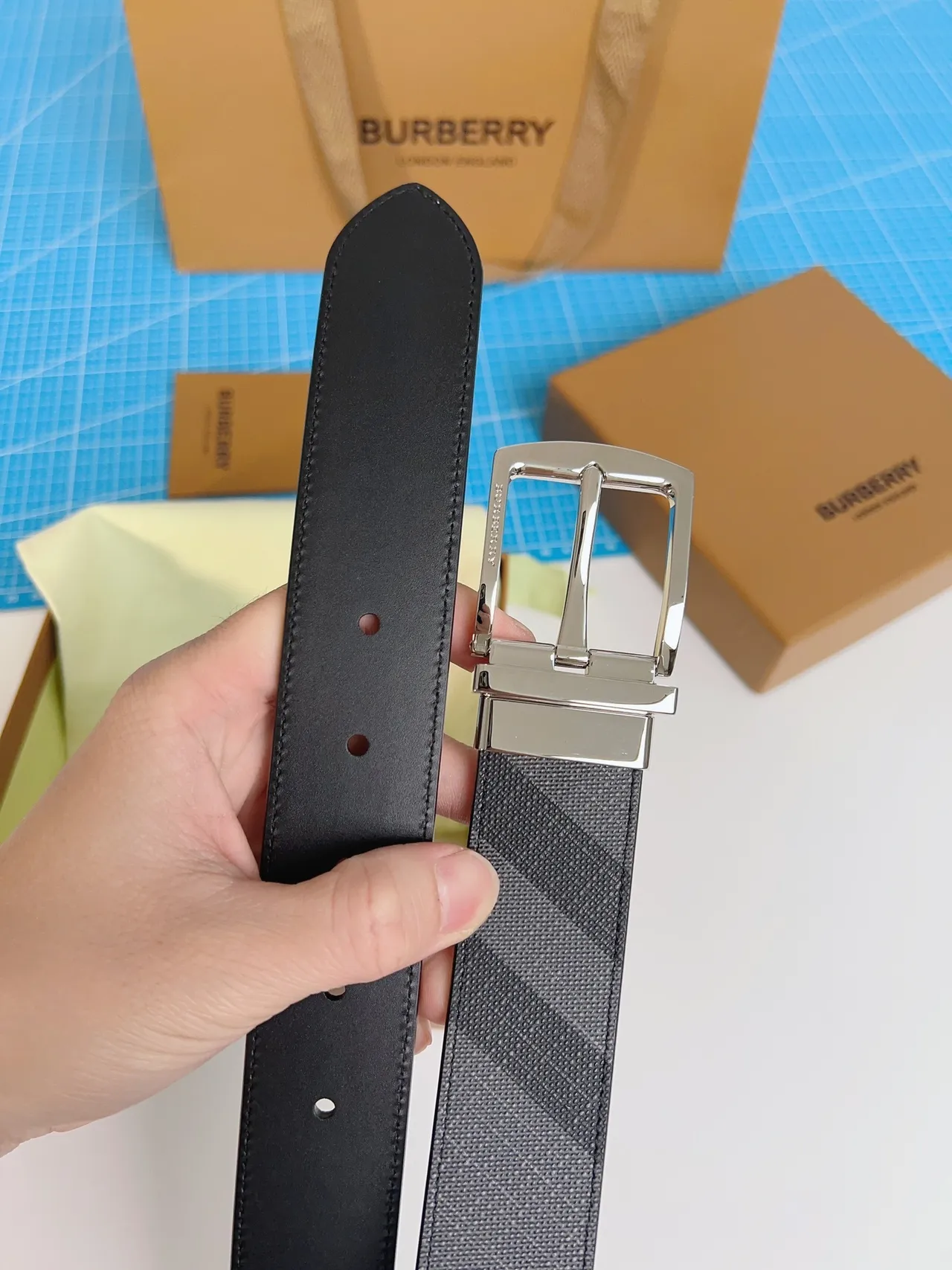 Burberry Knight charbon House Check ceinture en cuir 2