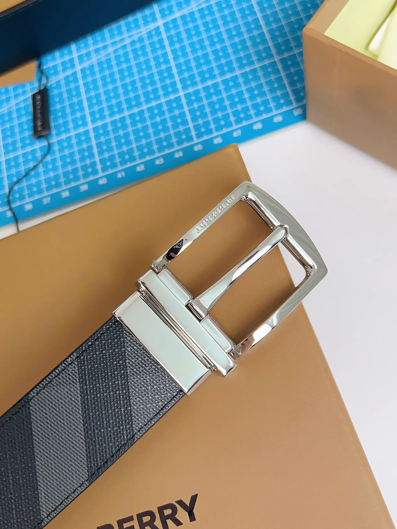 Burberry Knight charbon House Check ceinture en cuir 7