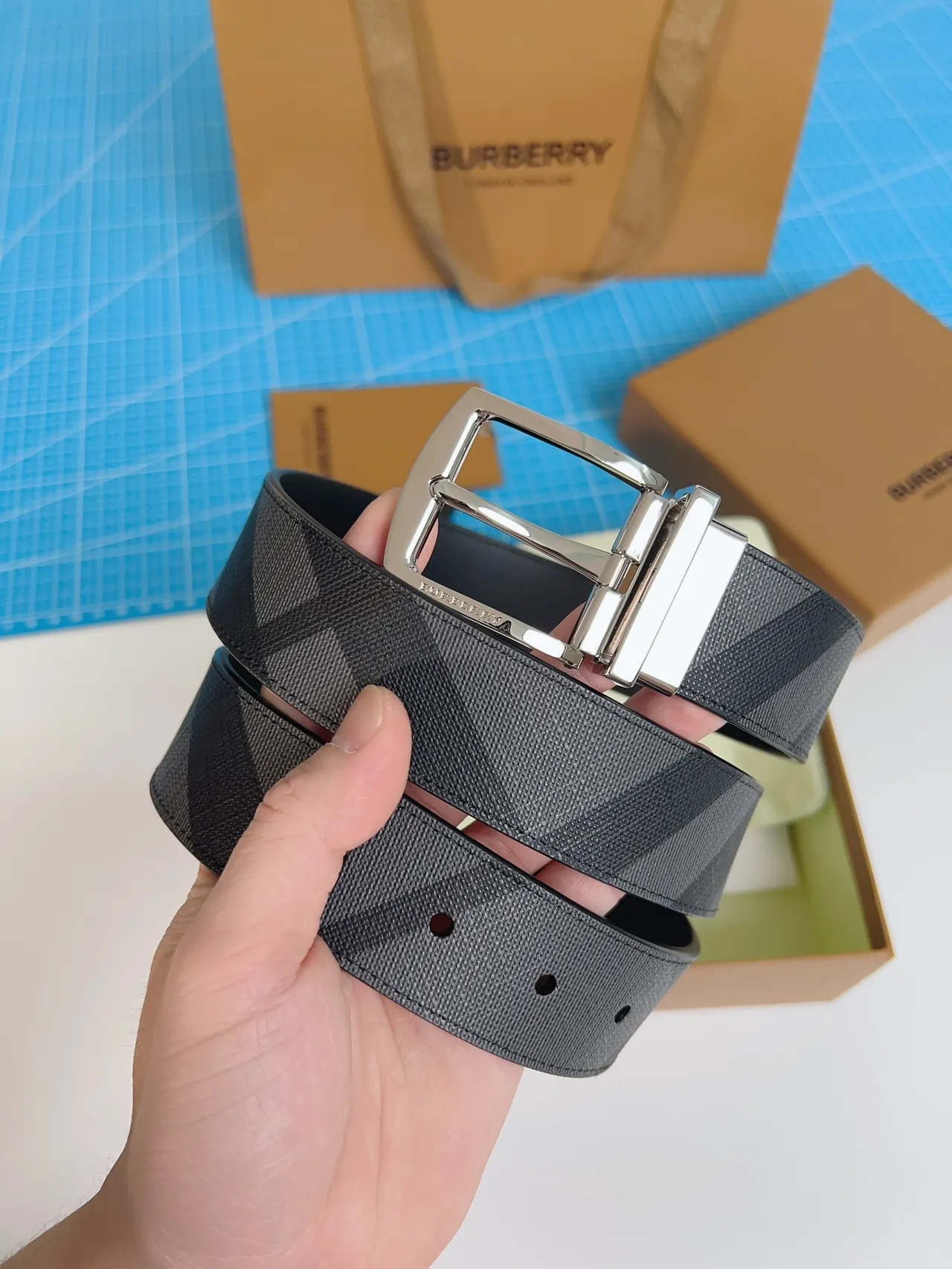 Burberry Knight charbon House Check ceinture en cuir 9