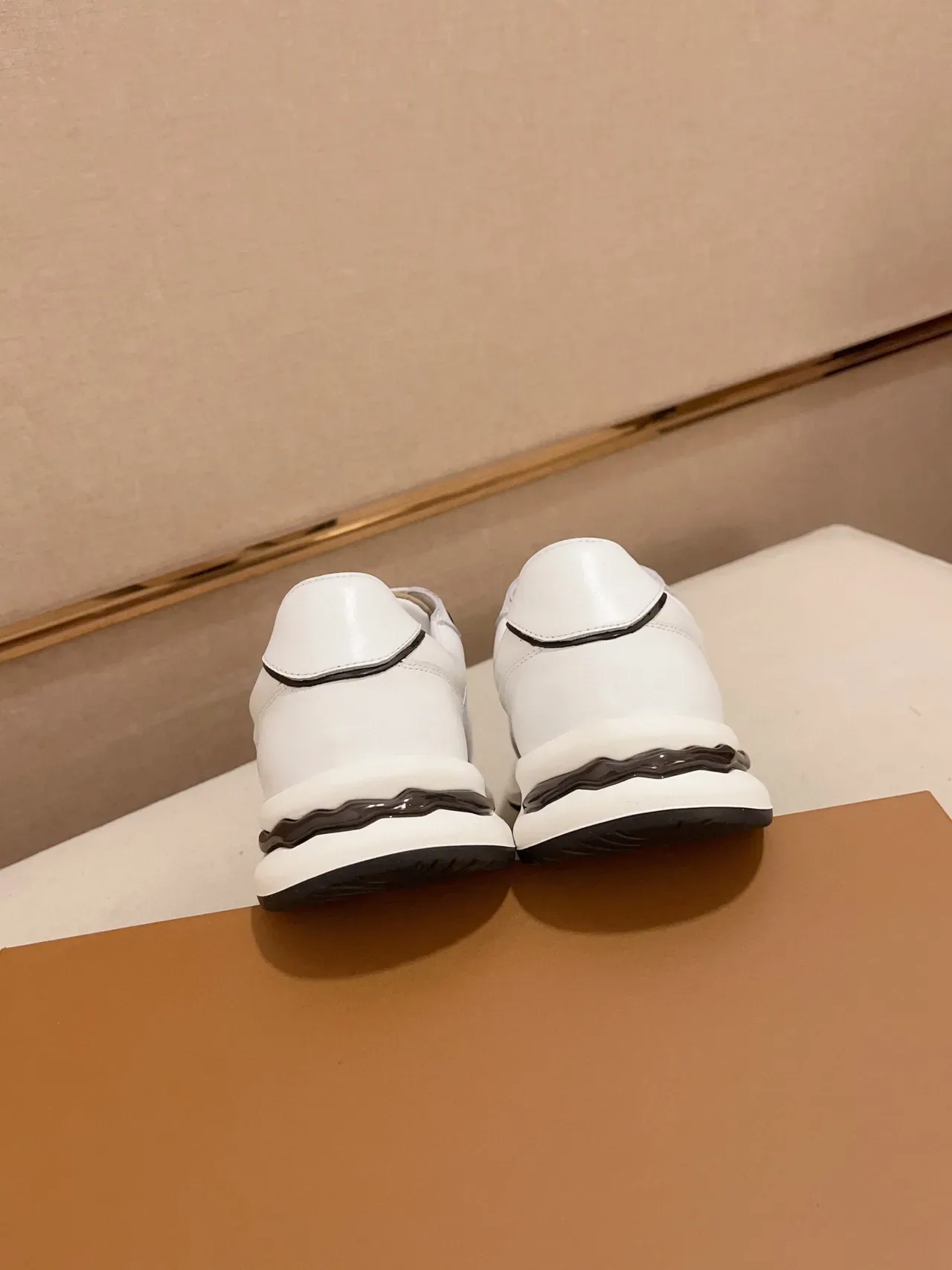 Burberry Knight White و House Check سنيكرز للأسلوب الحياتي 3