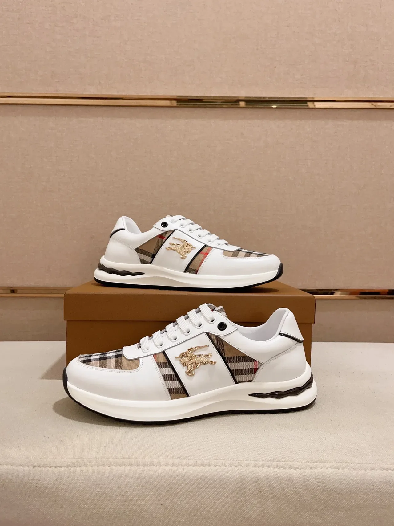 Burberry Knight White و House Check سنيكرز للأسلوب الحياتي 4