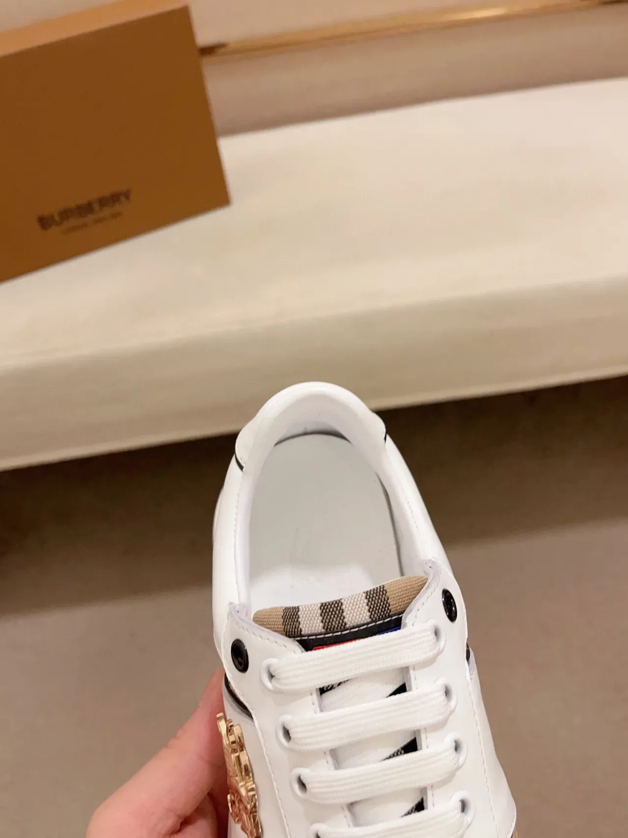 Burberry Knight White و House Check سنيكرز للأسلوب الحياتي 5