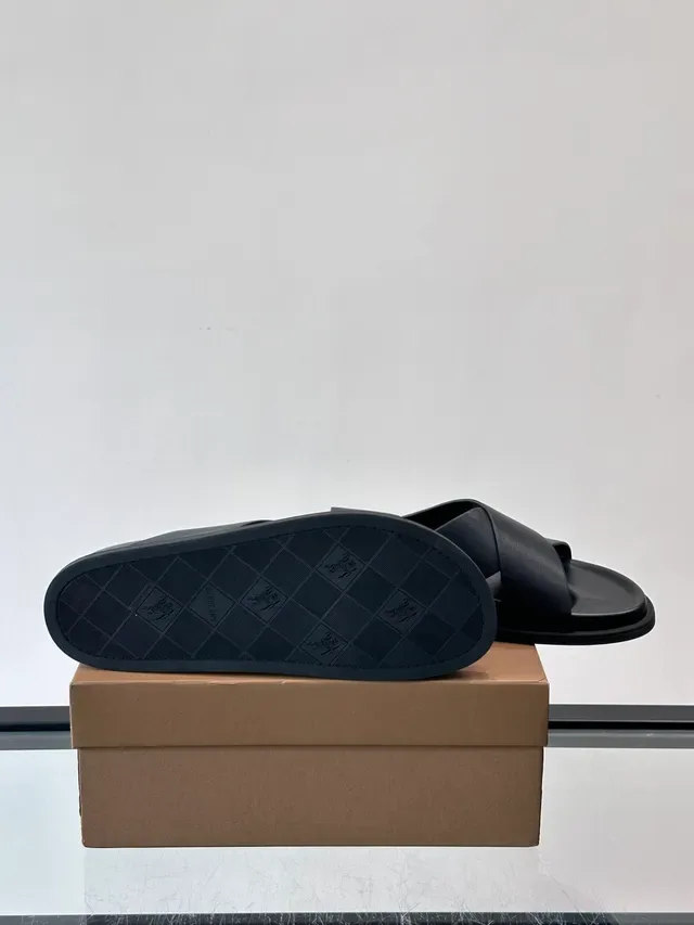 Burberry Monogram Sandales à Lanières Croisées en Cuir 2