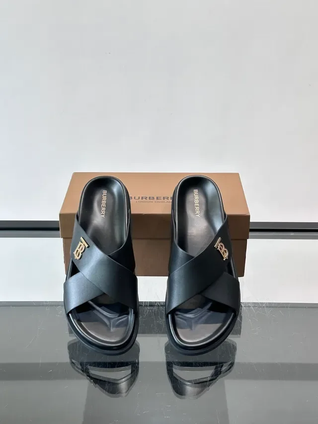 Burberry Monogram Sandales à Lanières Croisées en Cuir 3