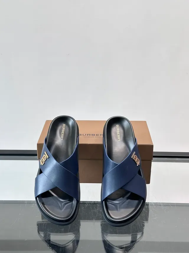 Burberry Monogram Sandales à Lanières Croisées en Cuir 4