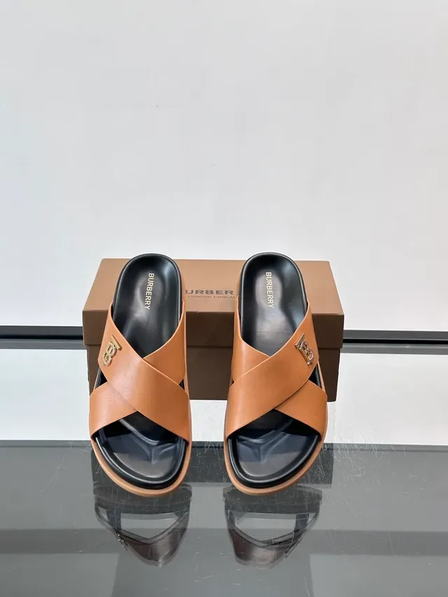 Burberry Monogram Sandales à Lanières Croisées en Cuir 5