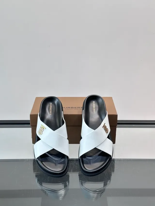Burberry Monogram Sandales à Lanières Croisées en Cuir 7