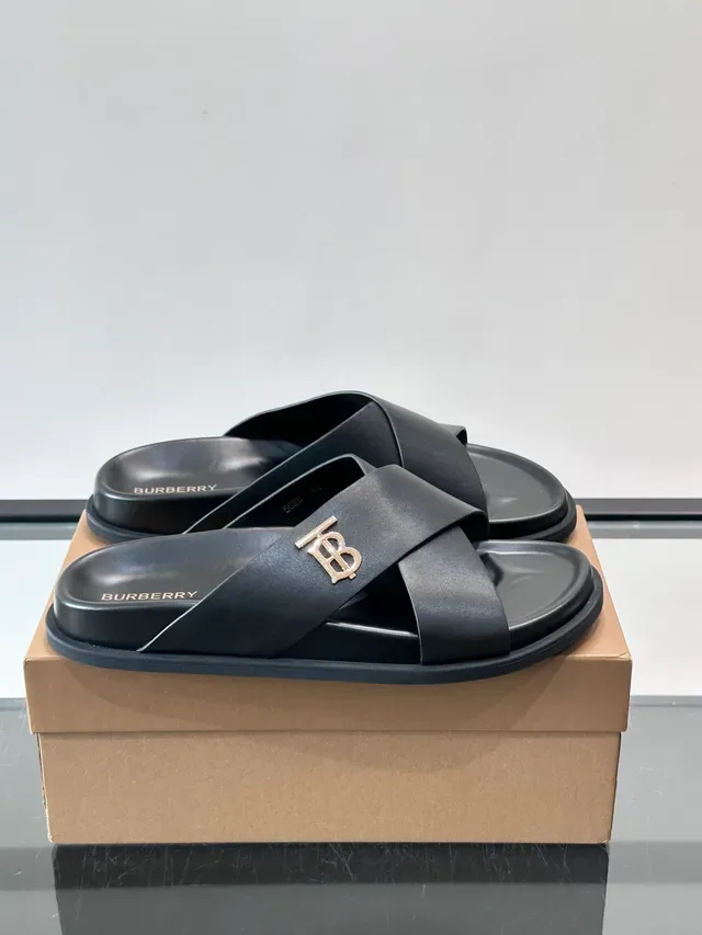 Burberry Monogram Sandales à Lanières Croisées en Cuir 8