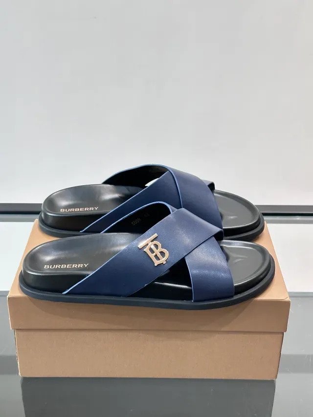 Burberry Monogram Sandales à Lanières Croisées en Cuir 9