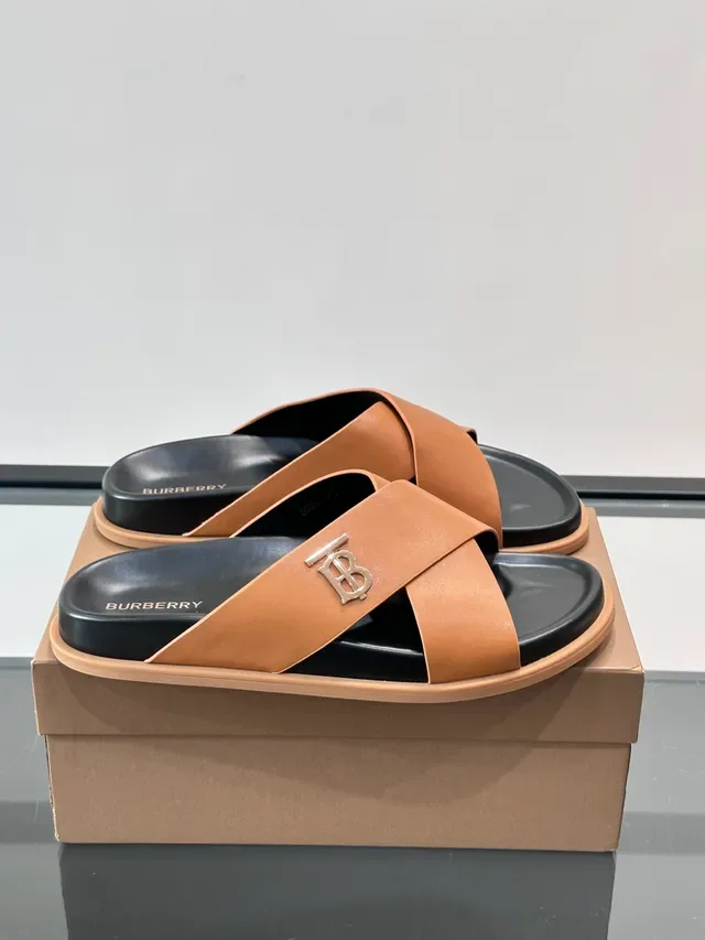 Burberry Monogram Sandales à Lanières Croisées en Cuir 10