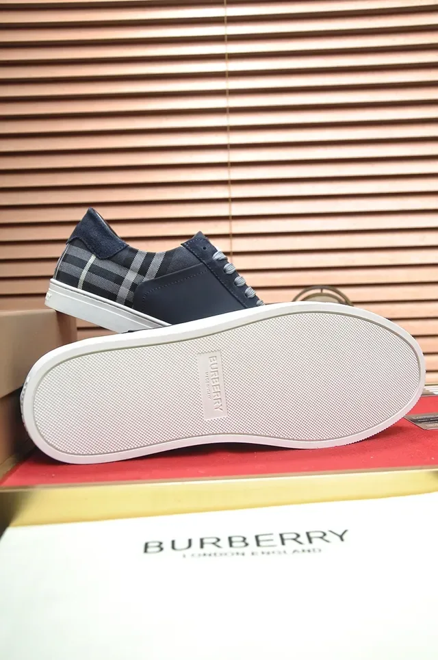 Burberry Baskets Lifestyle Daim et House Check Navy 2