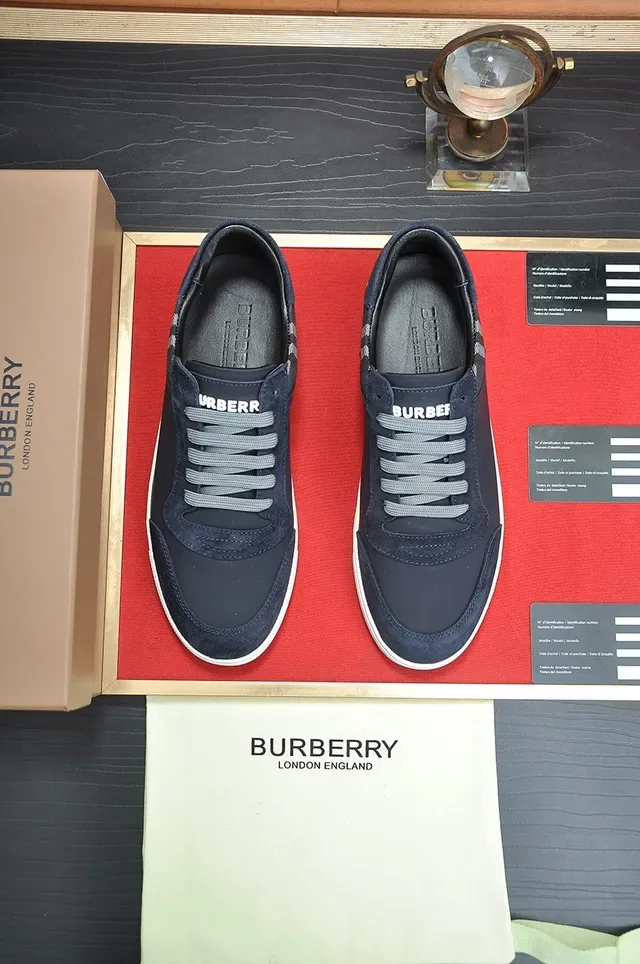 Burberry Baskets Lifestyle Daim et House Check Navy 4