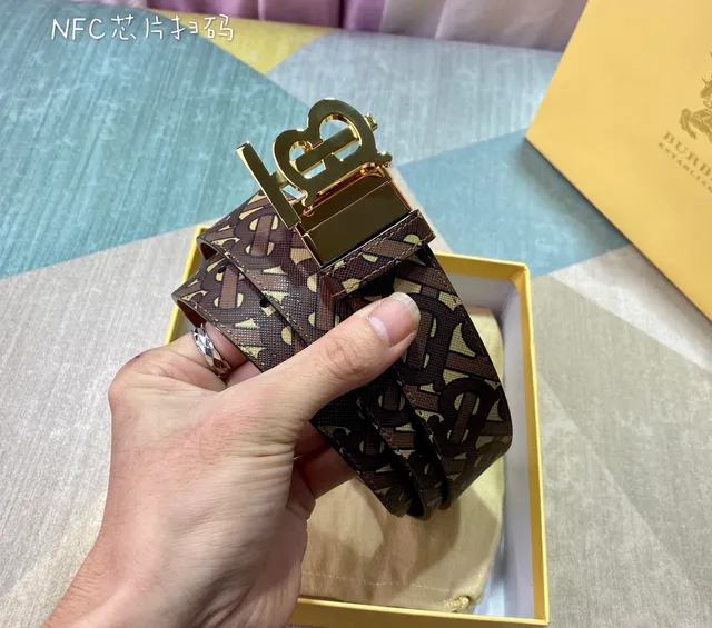 Burberry TB Monogram Cinto de couro reversível 6