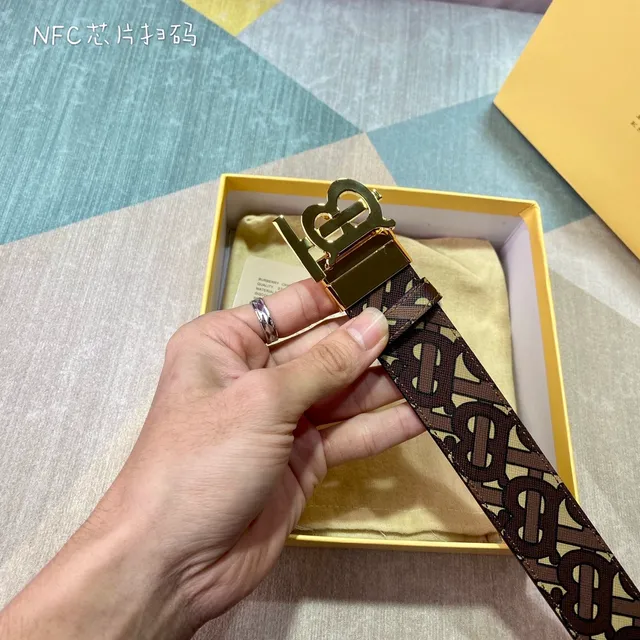 Burberry TB Monogram Cinto de couro reversível 7