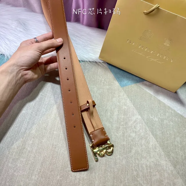Burberry TB Shield Cinturón de cuero marrón beige hebilla monograma contraste costura blanca 2