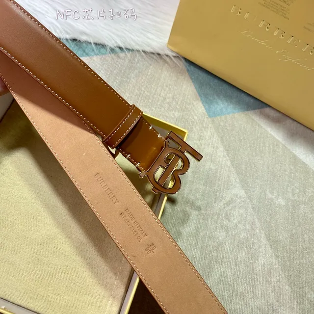 Burberry TB Shield Cinturón de cuero marrón beige hebilla monograma contraste costura blanca 3