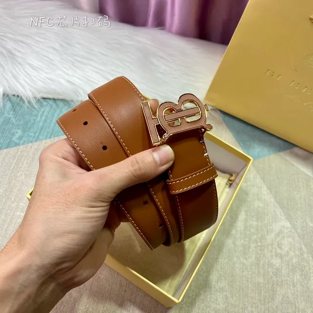 Burberry TB Shield Cinturón de cuero marrón beige hebilla monograma contraste costura blanca 4