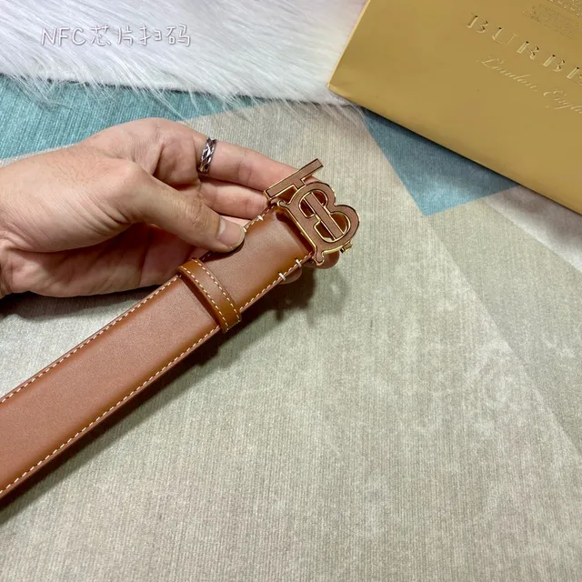 Burberry TB Shield Cinturón de cuero marrón beige hebilla monograma contraste costura blanca 6