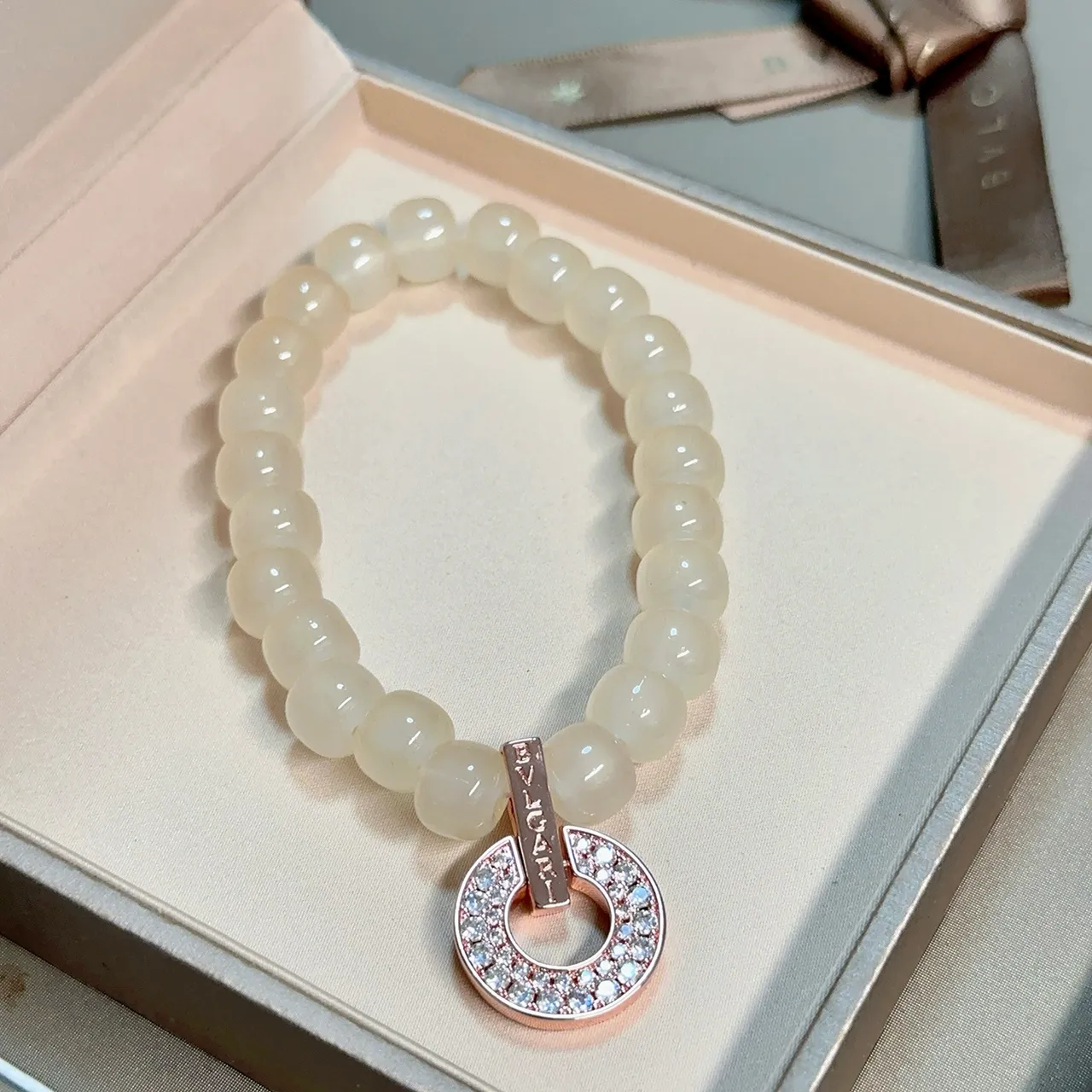 Bvlgari B.zero1 Or Beige perlé Pavé-Diamond Bague Charm Bracelet 2