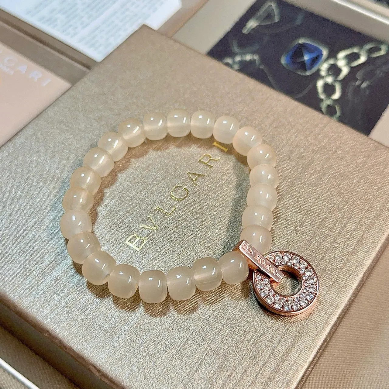 Bvlgari B.zero1 Or Beige perlé Pavé-Diamond Bague Charm Bracelet 3
