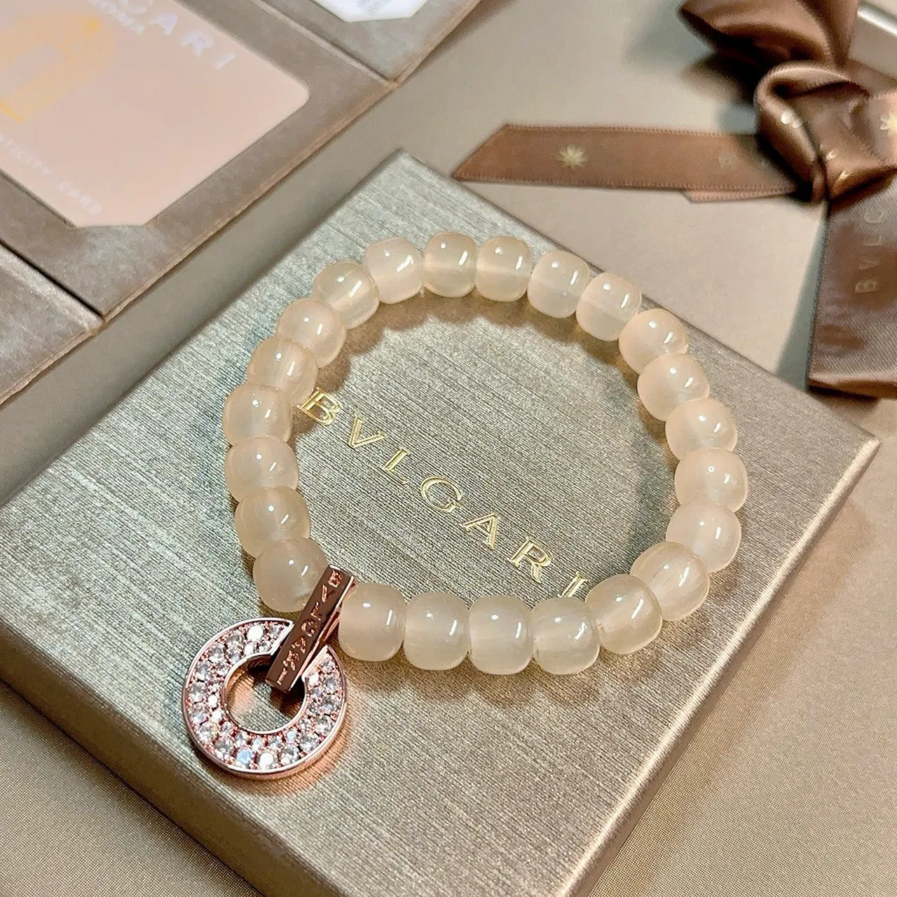 Bvlgari B.zero1 Or Beige perlé Pavé-Diamond Bague Charm Bracelet 6