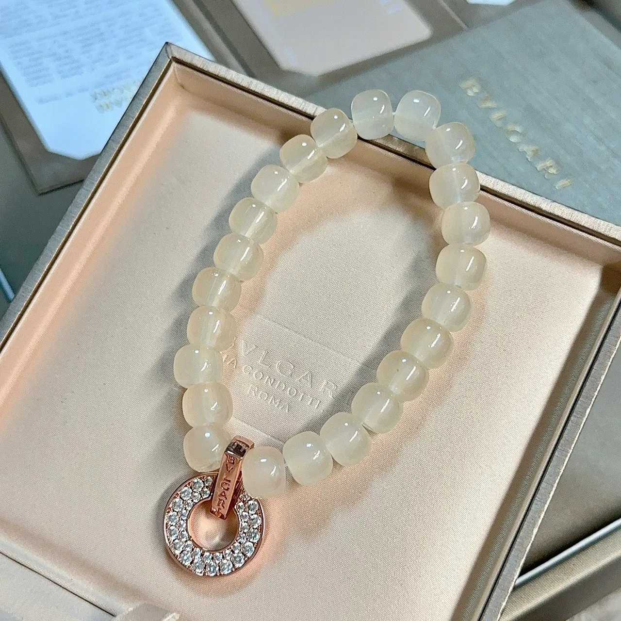 Bvlgari B.zero1 Or Beige perlé Pavé-Diamond Bague Charm Bracelet 9