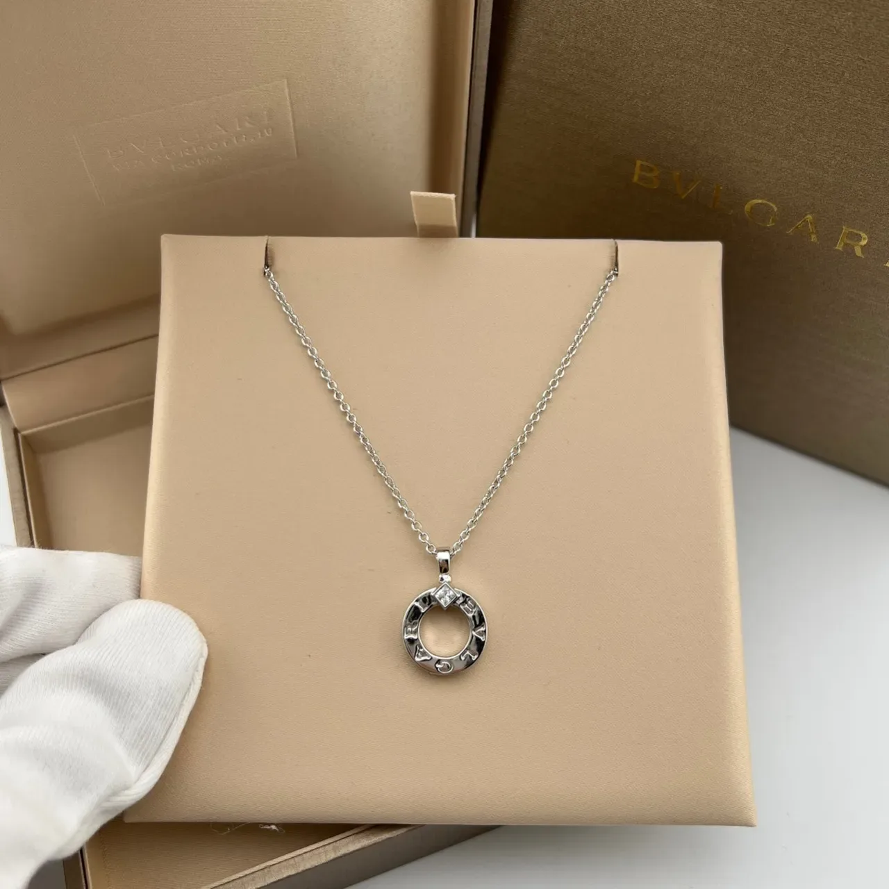 Bvlgari B.zero1 Collier avec Pendentif Anneau Ouvert en Argent et Or Gravé avec Lettre de Marque 2