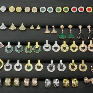 Bvlgari Divas’ Dream, B.zero1, Serpenti सोने और हरे पंखुड़ी गोलाकार हूप कर्णफूल