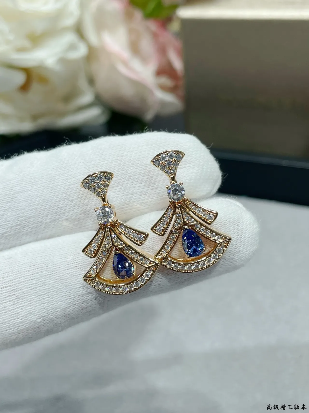 Bvlgari Boucles d'oreilles en or bleu motif en forme d'éventail pierre taillée poire gemme 4