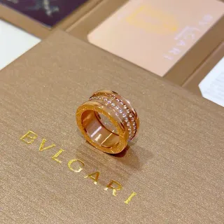 Bvlgari सोने की पारदर्शी मल्टी-बैंड घूर्णी डिज़ाइन पावे-सेट स्टोन रिंग