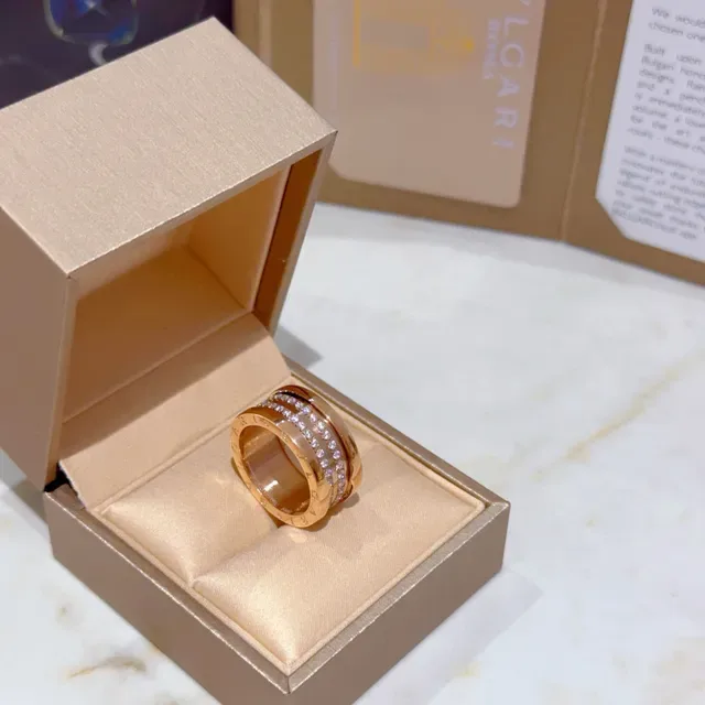 Bvlgari خاتم ذهبي شفاف متعدد الأشرطة دوار تصميم حجريات مرصعة بالباڤيه 7