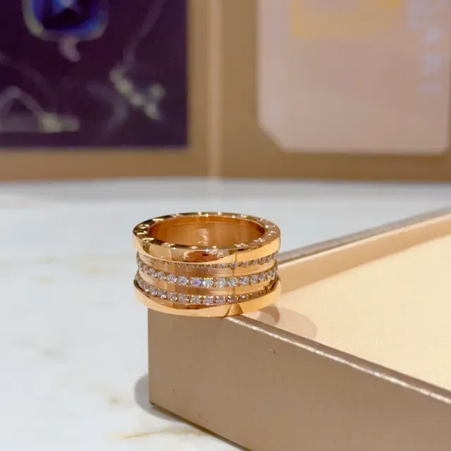 Bvlgari خاتم ذهبي شفاف متعدد الأشرطة دوار تصميم حجريات مرصعة بالباڤيه 9