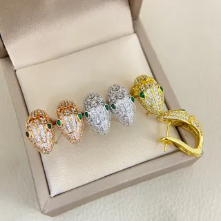 Bvlgari Serpenti पावे क्रिस्टल और इमरल्ड आई सांप का सिर कान की अड़काव
