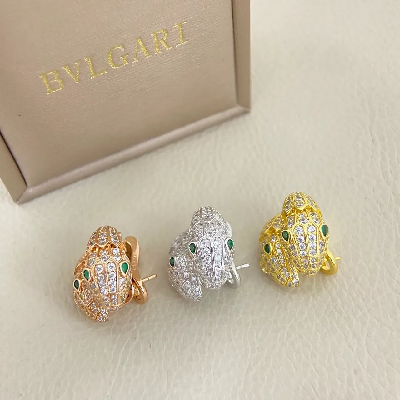 Bvlgari Serpenti Boucles d'oreilles tête de serpent Pavé Crystal yeux d'émeraude 2