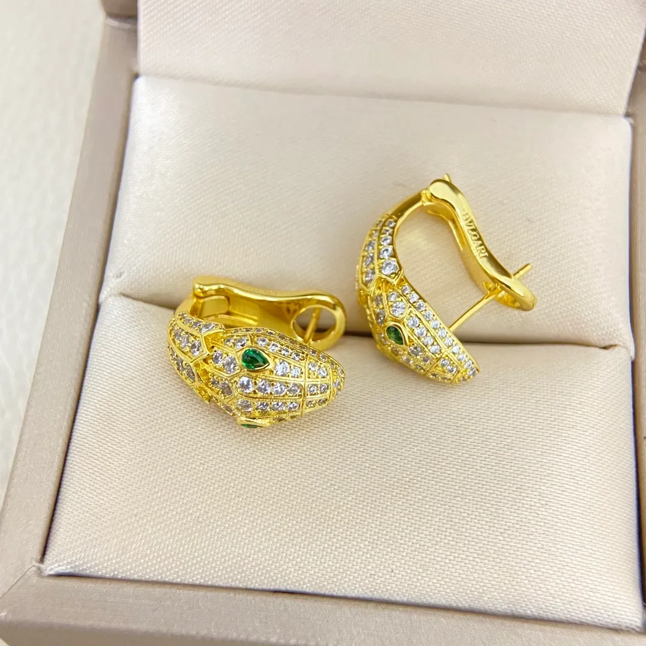 Bvlgari Serpenti Boucles d'oreilles tête de serpent Pavé Crystal yeux d'émeraude 3