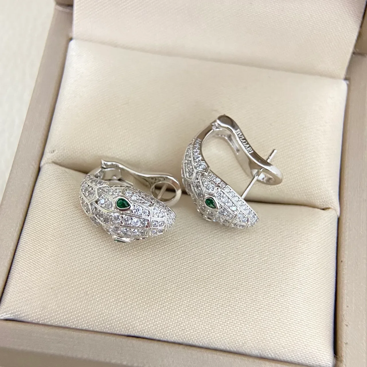 Bvlgari Serpenti Boucles d'oreilles tête de serpent Pavé Crystal yeux d'émeraude 4