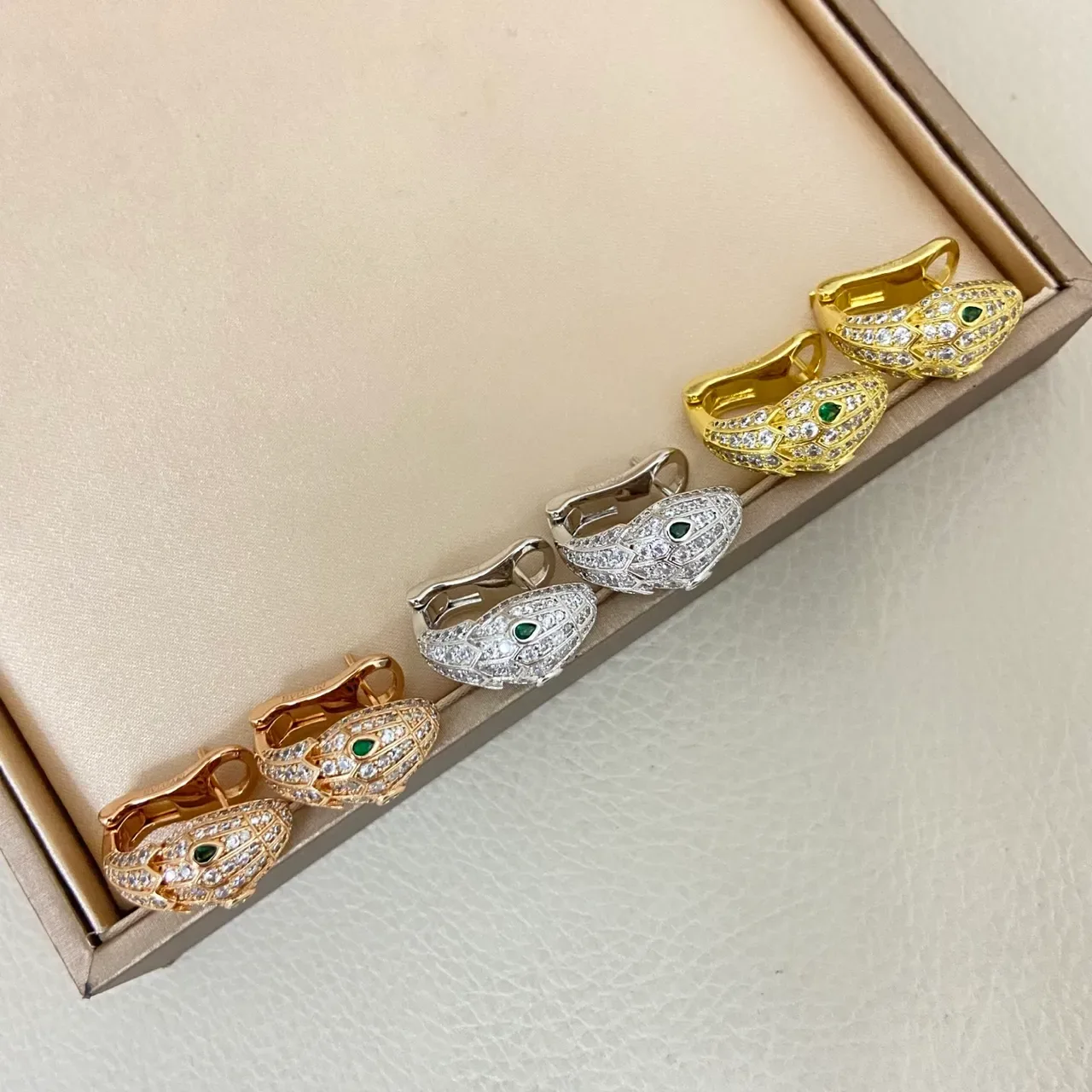 Bvlgari Serpenti Boucles d'oreilles tête de serpent Pavé Crystal yeux d'émeraude 6