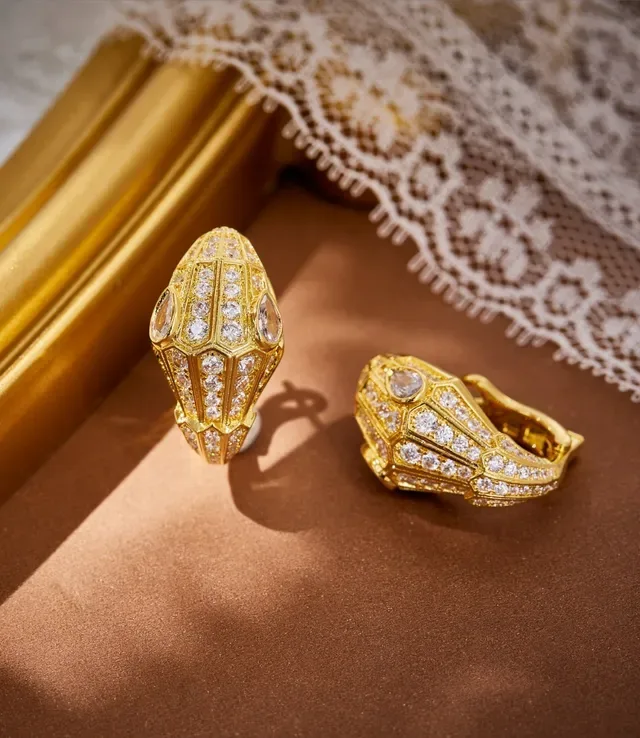 Bvlgari Serpenti Boucles d'oreilles tête de serpent pavée de diamants et émeraudes 7