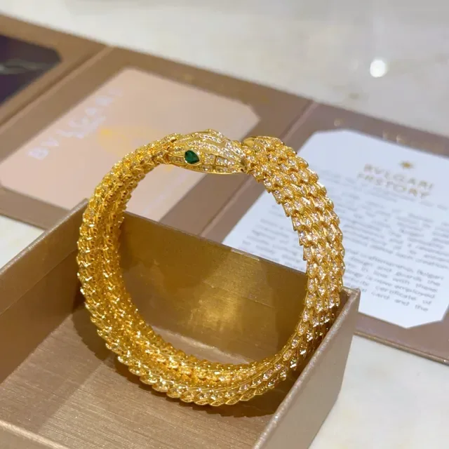 Bvlgari Serpenti Bracelet en Or Pavé Diamants 4