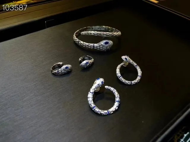 Bvlgari Serpenti motif de serpentine argent bleu Pavé-Set bracelet de diamants 9
