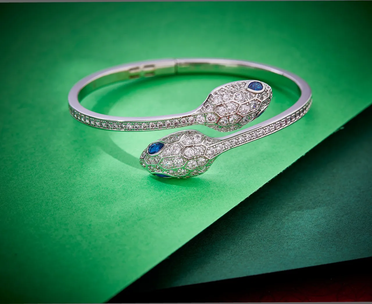 Bvlgari Serpenti Argent Multicolore Motif Tête de Serpent Pavé Diamants Écailles Bracelet 3